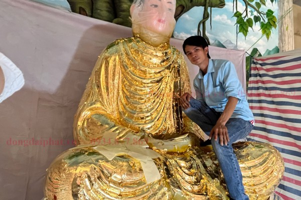 Dát vàng 24k trên tượng si măng.