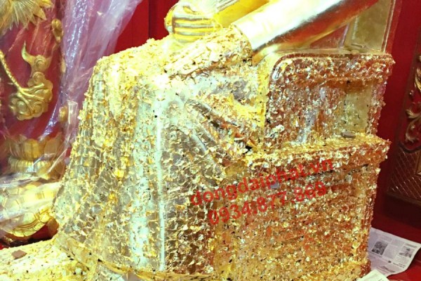 Thếp vàng tượng thờ ông bà Đỗ Công Tường ở Đồng Tháp.