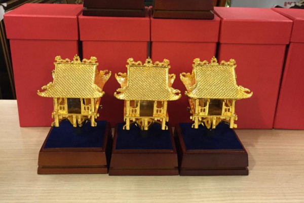 Cửa hàng bán chùa một cột mạ vàng uy tín.