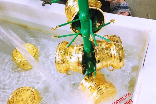 Địa chỉ bán trống đồng mạ vàng 10 cm