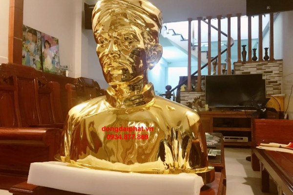 Dát vàng 9999 tượng cụ Nguyễn Trung Trực tại Phú Quốc.