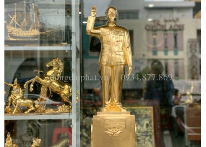  Tượng bác Hồ dát vàng 9999 ở Sài Gòn