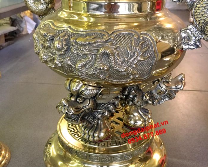đỉnh đồng hoa văn 4d