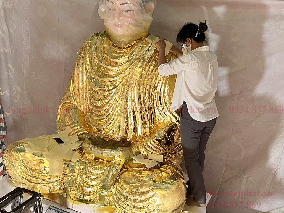 dát vàng tượng phật tại chùa ở sài gòn