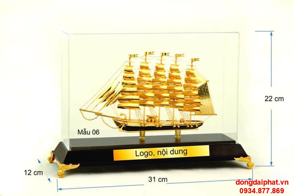 giá thuyền buồm mạ vàng tại hcm