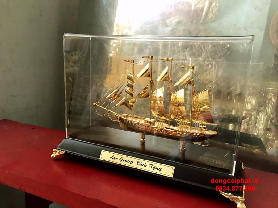 giá mô hình thuyền buồm mạ vàng