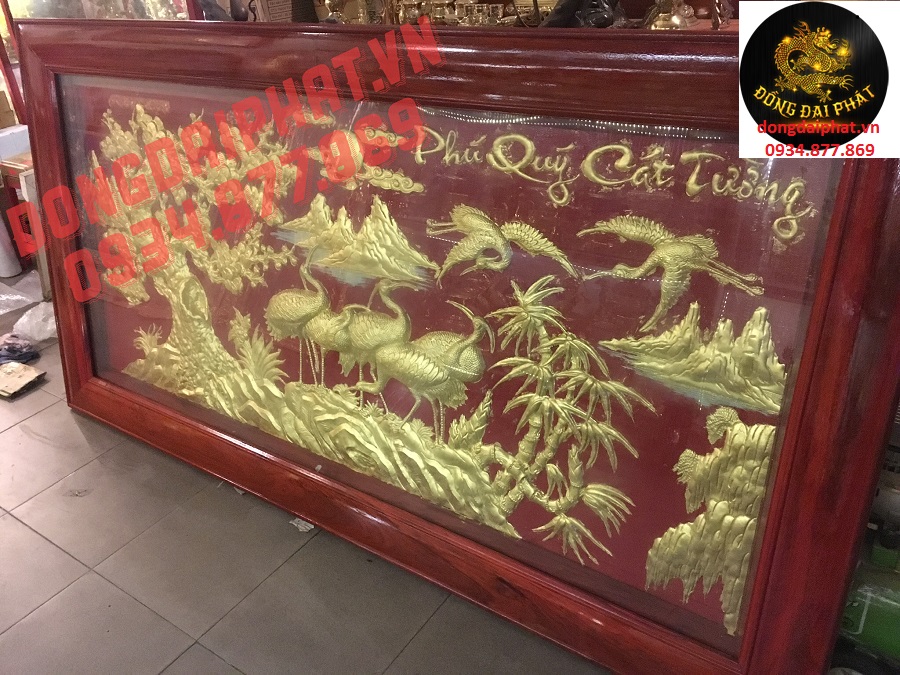 treo bức tranh mạ vàng