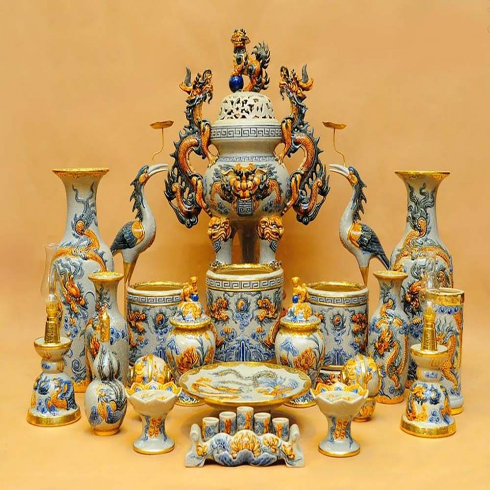 Đồ thờ cúng bằng sứ