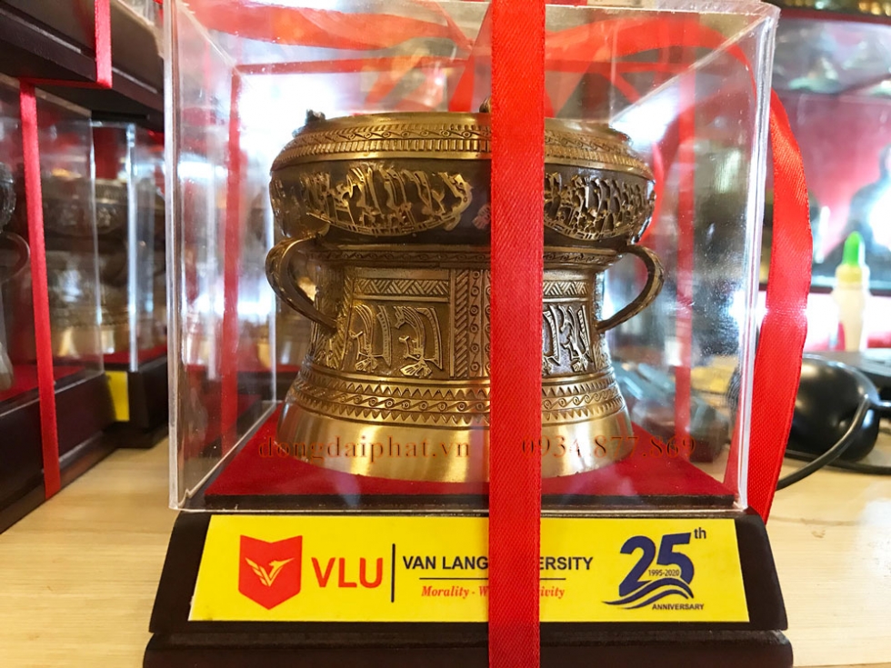 Mua trống đồng lưu niệm tặng đối tác